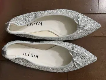 kurtun 실버 글리터 펌프스