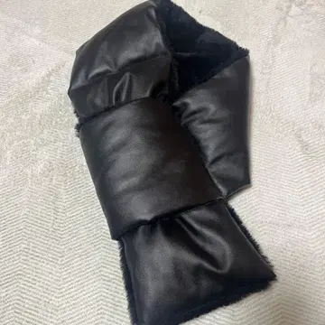 블랙 인조 모피 합성 피혁 머플러