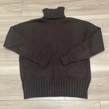 바나나리퍼블릭 다크 브라운 터틀넥 니트