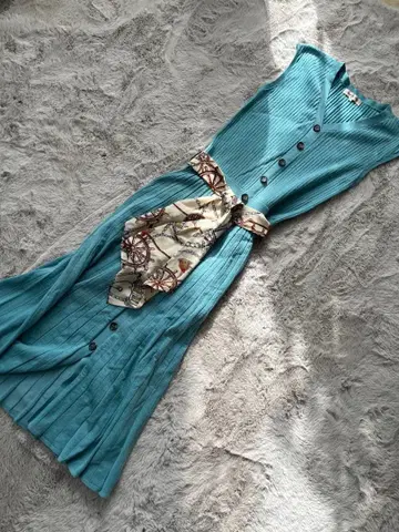 아푸와이저 리셰 슬리브리스 롱 원피스 블루