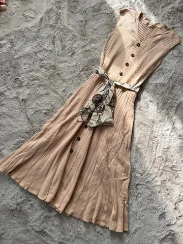 아푸와이저 리셰 슬리브리스 원피스 베이지