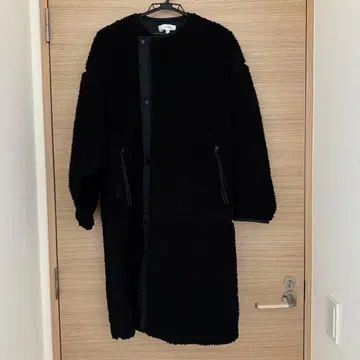 HYKE 보아 소재 블랙 롱 코트