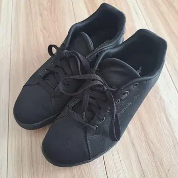 새상품급 Reebok 리복 스니커즈 블랙 24.0
