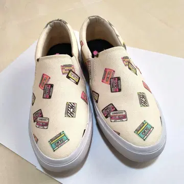 DEICY 카세트 테이프 패턴 슬립온 L 화이트