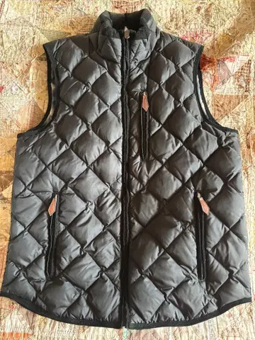 AIGLE 블랙 퀼팅 다운 베스트