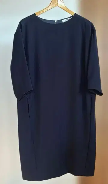 루티로와두드레스테리아 네이비 원피스