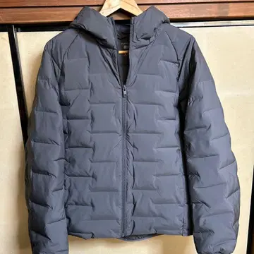 유니클로 퍼프 테크 후드티 BLACK L 시착만 한 상품 미사용