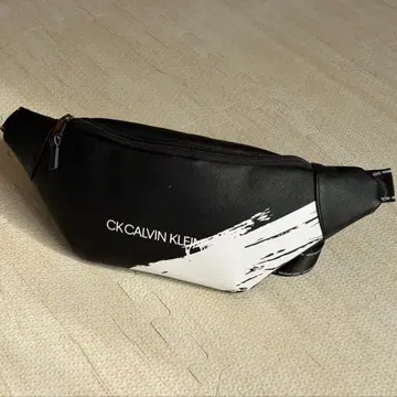 [새상품급] CK CALVIN KLEIN 바디백 블랙
