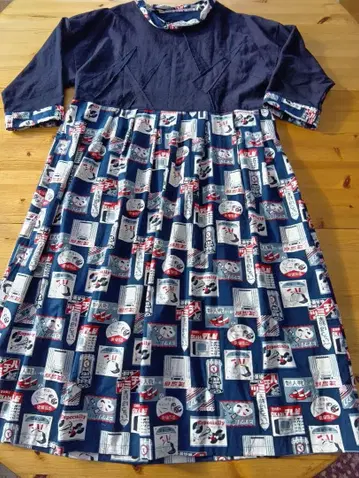 소박하고 귀여운 빈티지 원단 원피스입니다.