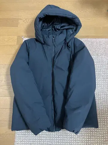 유니클로 하이브리드 다운 후드티 L