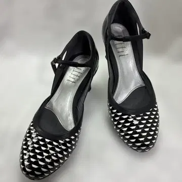 핏핏 사이드 오픈 제브라 패턴 에나멜 펌프스 24.0cm