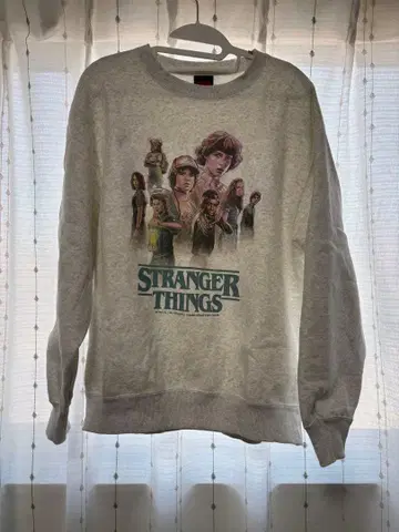 GU 기묘한 이야기 맨투맨 M 사이즈