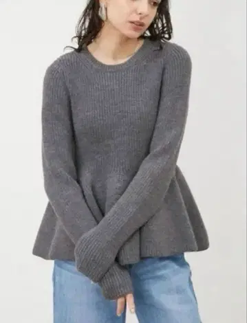 Mila Owen / 밀라 오웬 A 라인 실루엣 플레어 니트