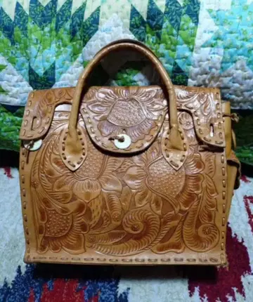 그레이스 콘티넨탈 카빙 허니 M 가죽