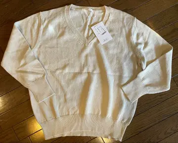 투모로우랜드 맥피 V넥 풀오버