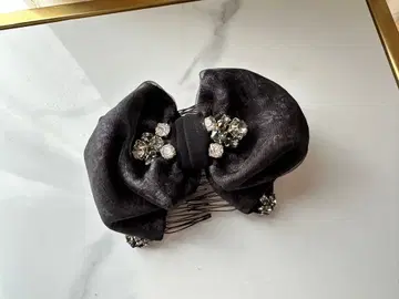 Complex Biz 비쥬 부착 블랙 리본 헤어 이지 코움