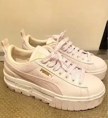 PUMA 통굽 스니커즈 화이트 베이지 23.5