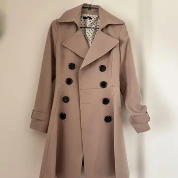 베이지 더블 브레스트 트렌치코트