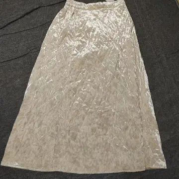 베이지 퀼팅 롱 스커트 M 사이즈 택 포함