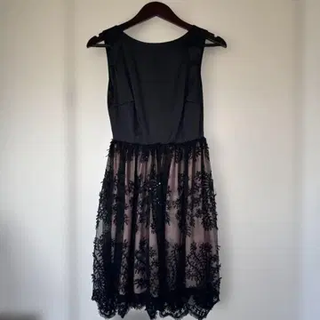 슬리브리스 드레스 블랙 레이스
