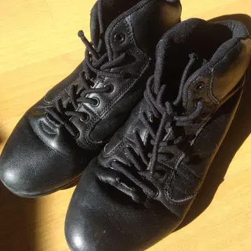 Sylvia 블랙 가죽 스니커즈