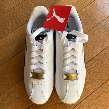 PUMA BTS 콜라보 스니커즈