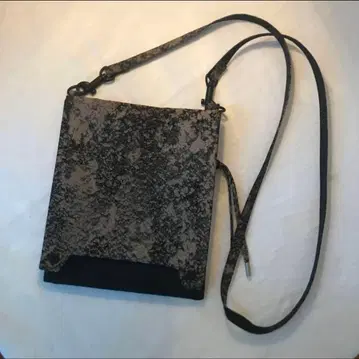 hatra 문 포켓 숄더백 백