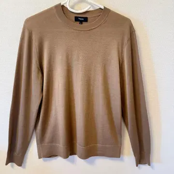 Theory 베이지 크루넥 스웨터