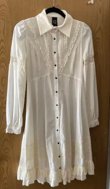 OZZONESTE 화이트 미니 원피스