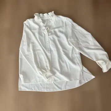 프릴 달린 화이트 셔츠 M