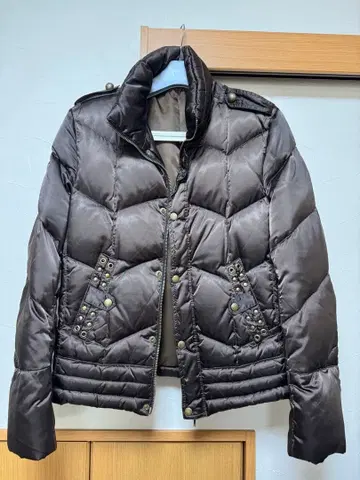 브라운 다운 자켓 퍼 달린 후드