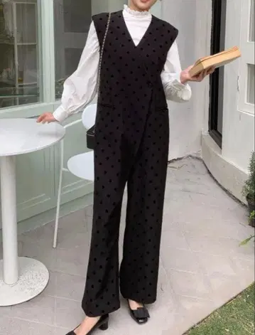 [ 새상품급 ] 벌스데이 바쉬 안감 부착 플로키 도트 V넥 올인원