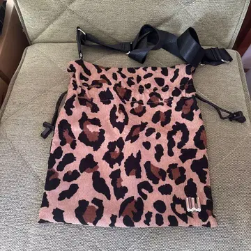 wcj 레오파드 무늬 숄더백