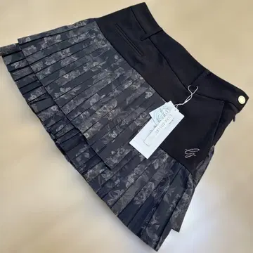 데상트 골프 스커트 블랙 택 포함 새상품