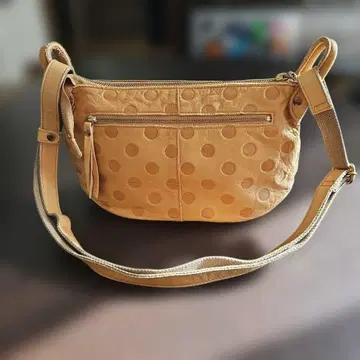앙시그네 도트 무늬 숄더백 카우 가죽