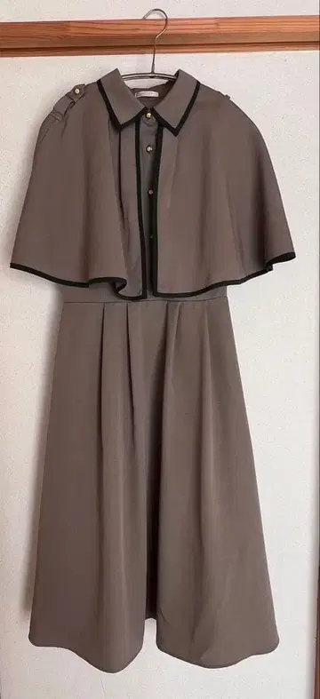 axes femme 슬리브리스 원피스 그린