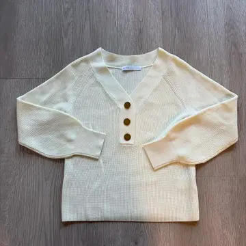 NOBLE 아이보리 V넥 스웨터 스픽 앤 스팬 애로우즈