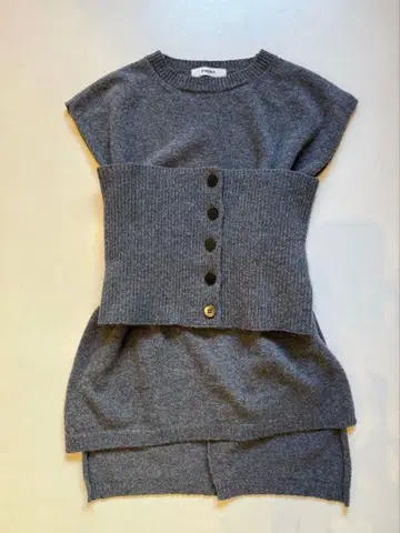 pheeny 그레이 니트 뷔스티에와 베스트 세트