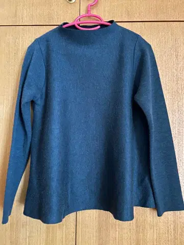 다크 블루 니트 긴팔 상의 A라인
