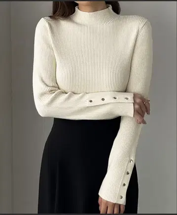 Louere 골드 버튼 리브 니트 S 아이보리
