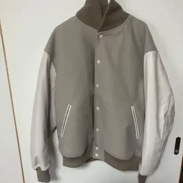 택 포함 그레이 바시티 자켓 L 사이즈 여성용 오버 사이즈로도 착용 가능