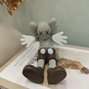 KAWS 가동식 피규어 스마트폰 스탠드 캐릭터풍