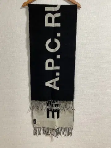 A.P.C. 로고 머플러 블랙/그레이 이탈리아제