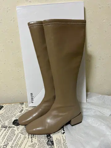 베이지 롱 부츠 M 사이즈 정가 7700엔