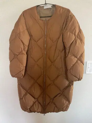 오드리 앤 존 웨이드 브라운 롱 코트