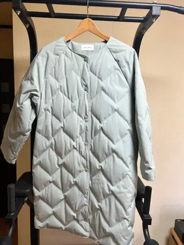 DONA MARIE 민트 컬러 다운 코트