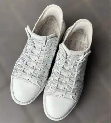 스케쳐스 스눕 원 큐빅 스눕 독 콜라보