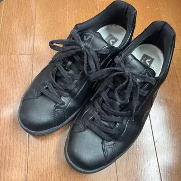 VEJA 블랙 가죽 스니커즈 26.5