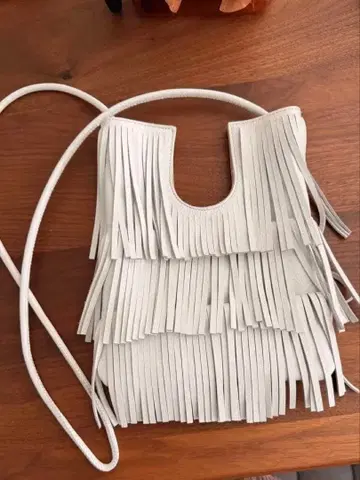 NOMADIS 화이트 프린지 숄더백