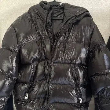 ZARA 블랙 다운 자켓 후드 부착